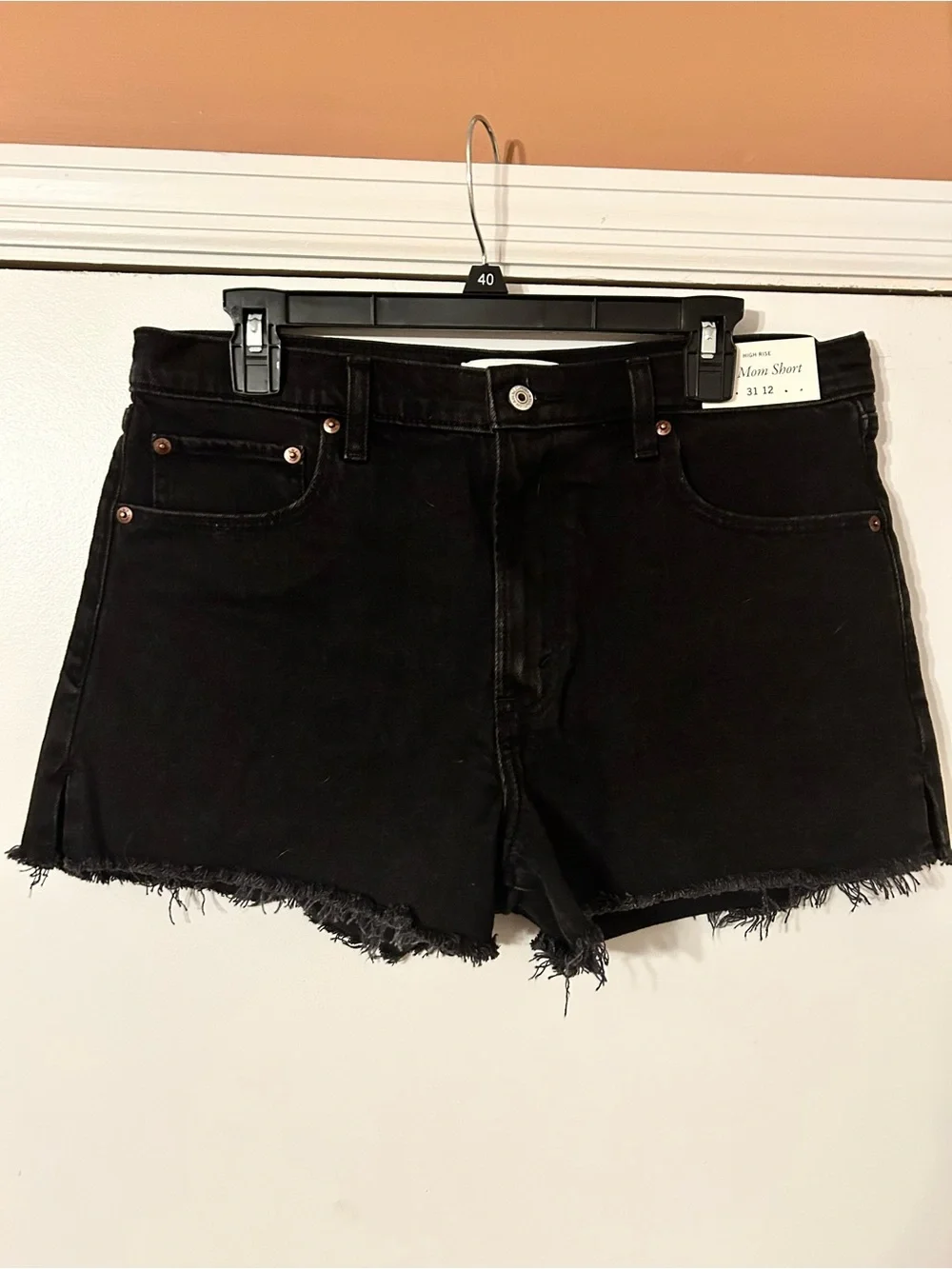 Abercrombie & Fitch High Rise Mom Shorts Black Frayed Hem Size 31 NWT